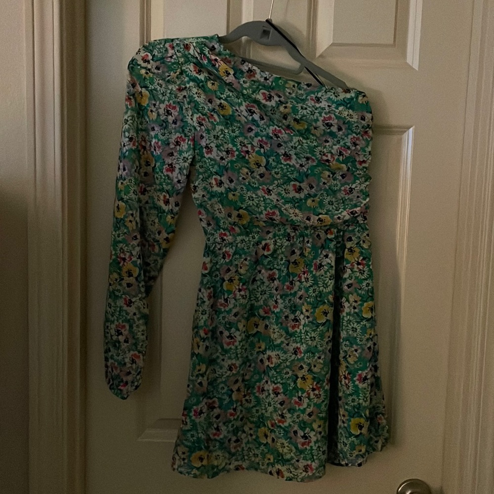 Never worn, one should dress!